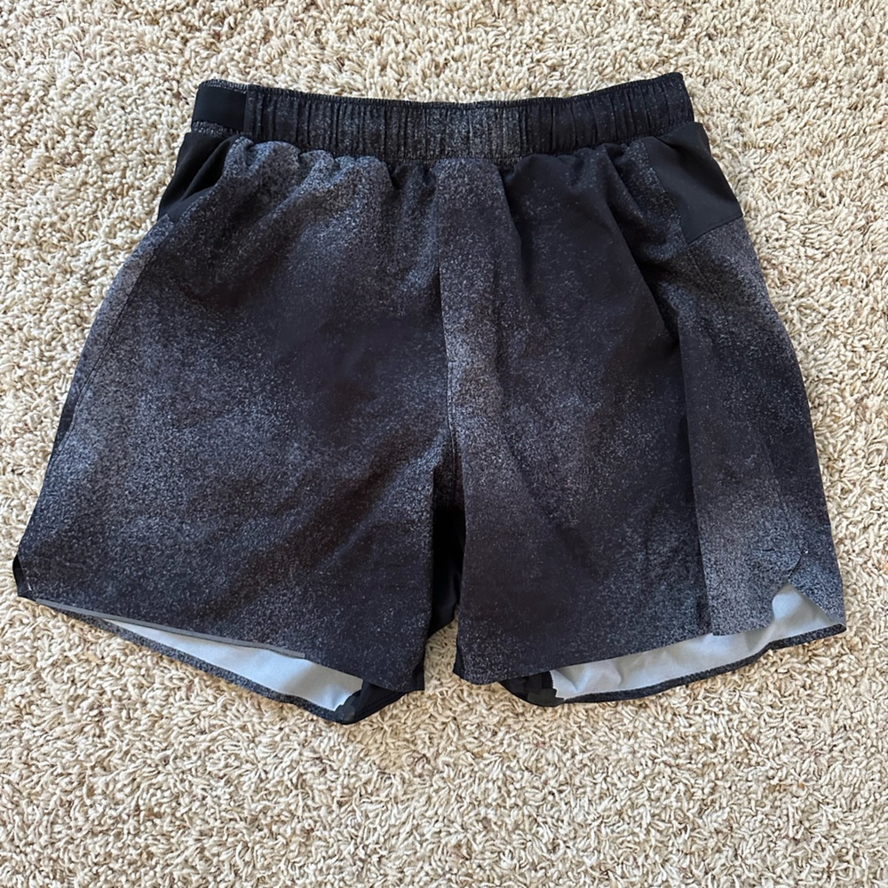 Lululemon 6 inch shorts men’s small